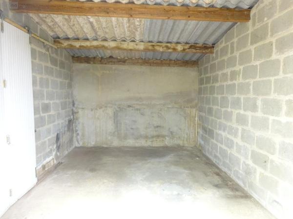 Garage fermé à louer à Nogent-le-Rotrou dans l'Eure-et-Loir (28400), ref : LOC NOG 1020