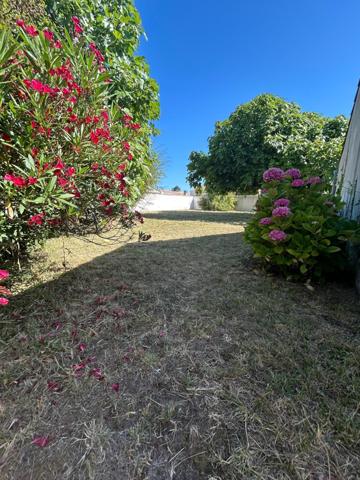 Situé à 180 m de la plage à Saint-Denis-d’Oleron