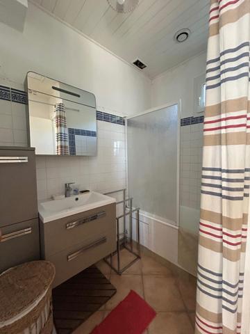 Situé à 180 m de la plage à Saint-Denis-d’Oleron