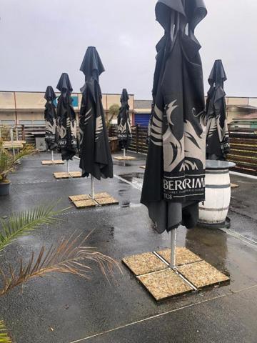 Restaurant avec terrasse extérieure et parking