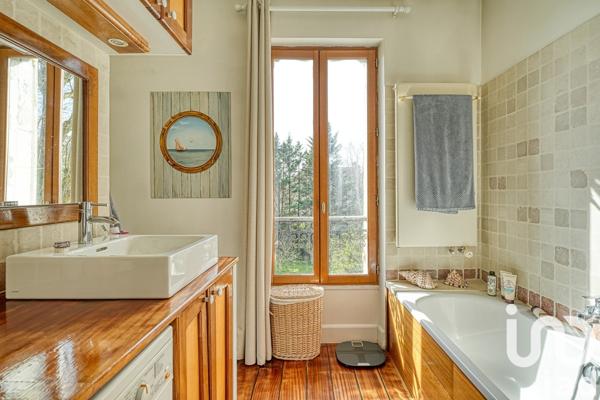 Demeure 11 pièces de 253 m² à Le Vésinet (78110)