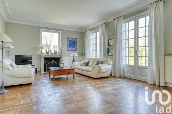 Demeure 11 pièces de 253 m² à Le Vésinet (78110)
