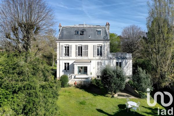 Demeure 11 pièces de 253 m² à Le Vésinet (78110)