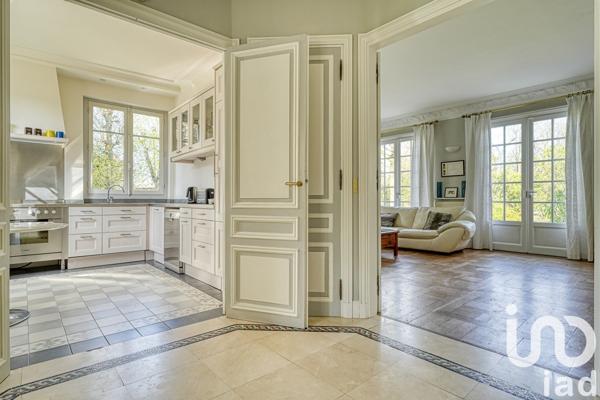 Demeure 11 pièces de 253 m² à Le Vésinet (78110)