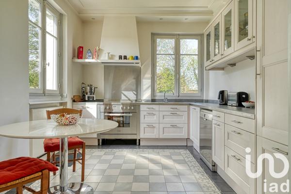 Demeure 11 pièces de 253 m² à Le Vésinet (78110)