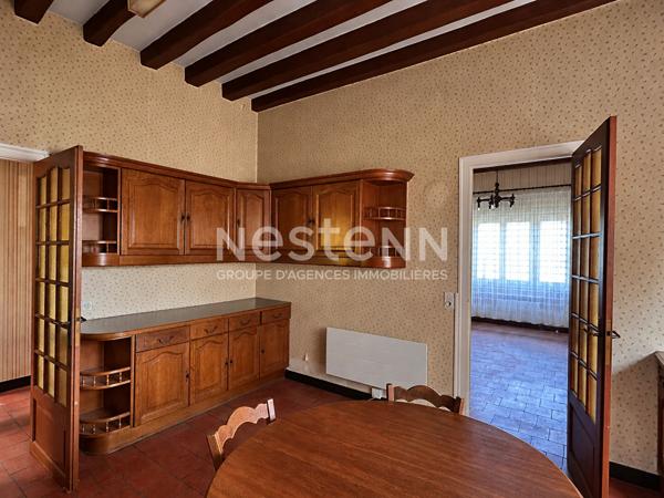 Vente charmante maison de village de 95.53 m² à rénover comprenant 2 logements, avec cour et garage centre ville de Mayet (72360)