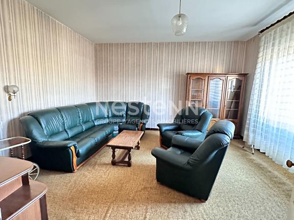 Vente charmante maison de village de 95.53 m² à rénover comprenant 2 logements, avec cour et garage centre ville de Mayet (72360)