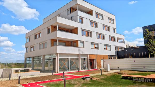 Appartement
         3 pièces
        - 70 m² 289 000 € *
