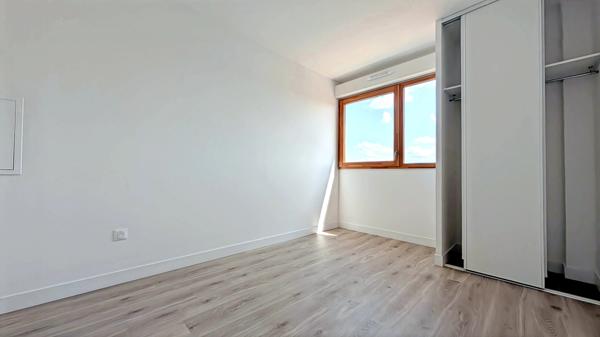 Appartement
         3 pièces
        - 70 m² 289 000 € *