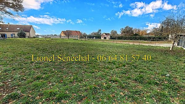 Terrain à bâtir viabilisé de 858 m2 à Joué l' Abbé hors lotissement