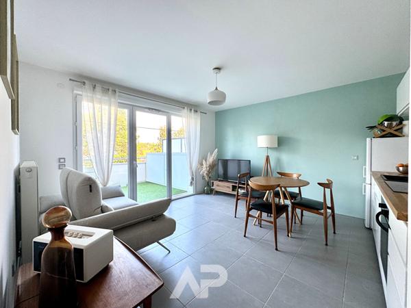 Appartement - La Rochelle - 2 pièces - 44 m2 223 000 € ** - Référence JHDO634D5