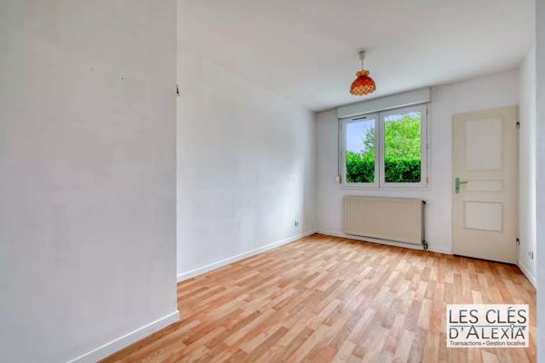 BRON – T3 EN REZ-DE-JARDIN – TERRASSE, JARDIN, CAVE ET STATIONNEMENT