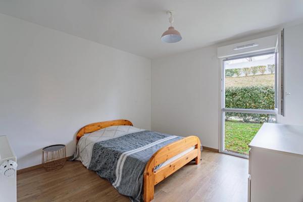 Appartement T4 récent avec terrasse, jardinet et parking en sous-sol