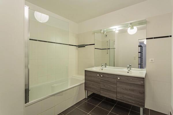 Appartement T4 récent avec terrasse, jardinet et parking en sous-sol