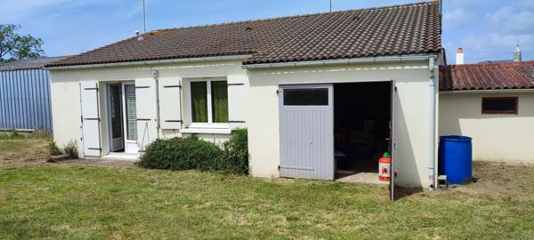 En vente à Saint-Michel-Chef-Chef : maison 2 pièces avec garage et jardin