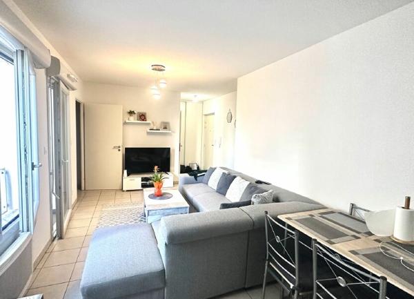 Appartement à vendre    2 pièces • 42,72 m2 Marseille 3