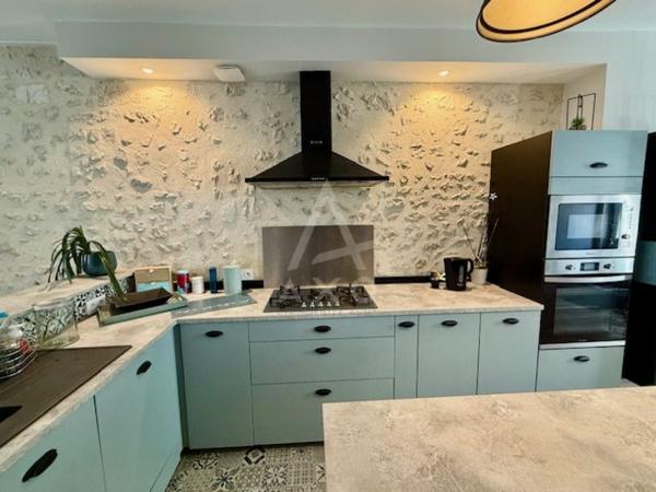 CHALAIS - TRES BELLE MAISON DE VILLE 175 m2