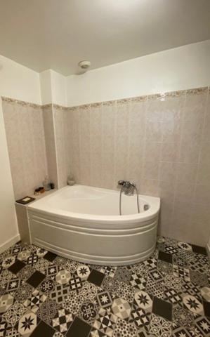 CHALAIS - TRES BELLE MAISON DE VILLE 175 m2