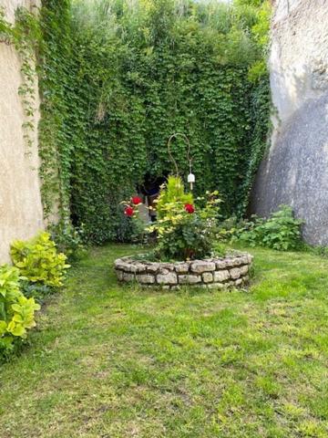 CHALAIS - TRES BELLE MAISON DE VILLE 175 m2