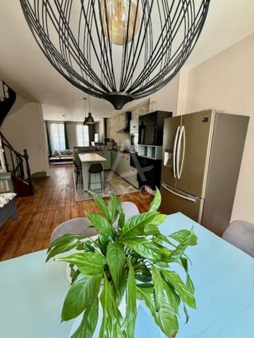 CHALAIS - TRES BELLE MAISON DE VILLE 175 m2