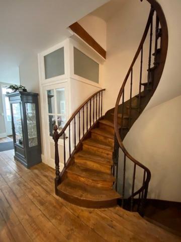 CHALAIS - TRES BELLE MAISON DE VILLE 175 m2