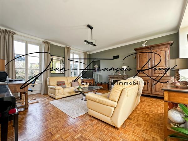 Rare à la vente, à la limite entre Agneaux et Saint-Lô, charmante maison en pierres de 164 m² datant du 19ème !!!