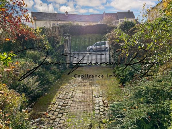 Rare à la vente, à la limite entre Agneaux et Saint-Lô, charmante maison en pierres de 164 m² datant du 19ème !!!