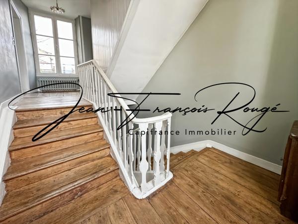 Rare à la vente, à la limite entre Agneaux et Saint-Lô, charmante maison en pierres de 164 m² datant du 19ème !!!