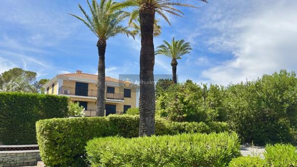 Vente                                                      Appartement
                        
                     1 pièces                      22 m2                     à Saint-Aygulf