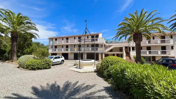 Vente                                                      Appartement
                        
                     1 pièces                      22 m2                     à Saint-Aygulf