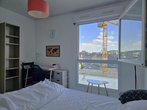 Studio en face de la FAC Pasteur