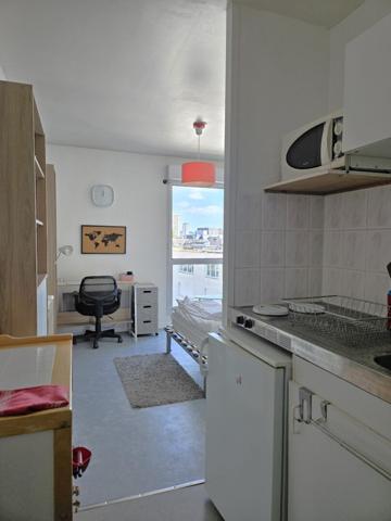 Studio en face de la FAC Pasteur