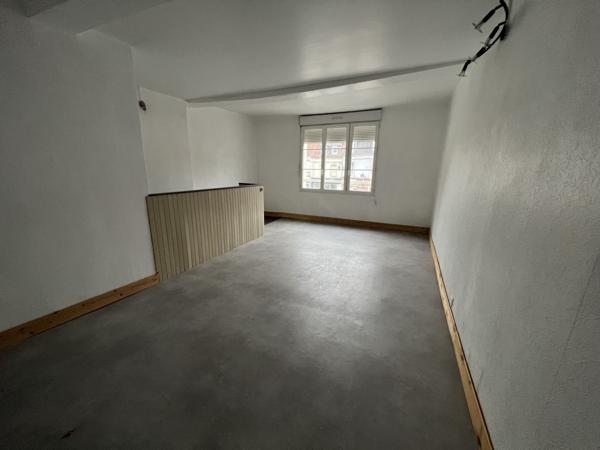 Location Appartement33 m² - 1 Pièce - ST POL SUR TERNOISE (62130)