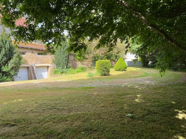 ANCIEN PRESBYTERE SUR 2 HECTARES DE TERRAIN