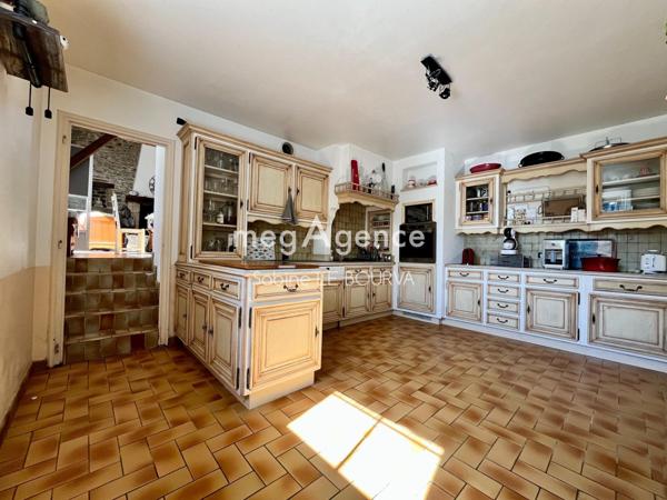 Maison à Guingamp, 22200 - 6 pièces 177m²