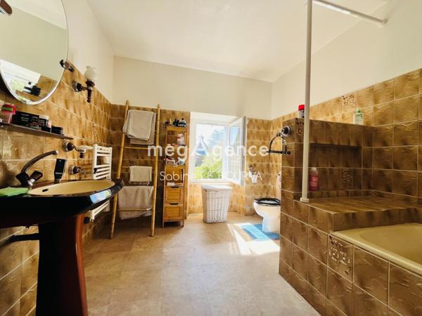 Maison à Guingamp, 22200 - 6 pièces 177m²