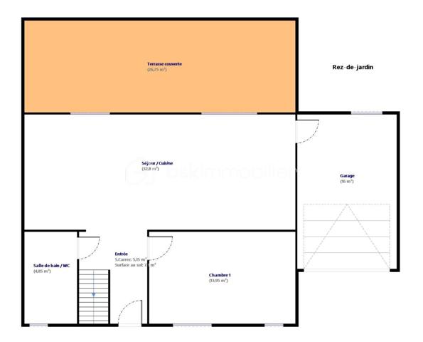 - SOUS COMPROMIS - 
Située dans un cadre paisible et verdoyant, cette charmante maison mitoyenne de 112m2 est idéale pour une famille en quête de tranquillité et de confort. Nichée dans un environnement naturel, elle offre une superbe vue dégagée sur la forêt.

La maison se compose, au rez-de-chaussée, d’un hall d’entrée, d’une chambre spacieuse, d’une cuisine ouverte sur un salon lumineux donnant accès à une terrasse couverte de plus de 26m2, d’une salle de douche avec toilette et d'un garage aménagé en buanderie de 16m2?
À l’étage, vous trouverez un espace de rangement avec placard, un toilette indépendant, trois chambres de 13 m2 ainsi qu’une grande salle de bain.

À l’extérieur, vous bénéficierez d’un terrain en jouissance d’environ 1500 m², parfait pour profiter de la nature. Deux emplacements de stationnement privatifs complètent ce bien.

Les plus : calme absolu, vue dégagée, fenêtres à galandage, fenêtres et volets en alu, fenêtres dans les chambres équipées de moustiquaires, climatisation réversible dans toutes les pièces...

Ce bien représente une belle opportunité pour une vie de famille sereine, dans un environnement calme, verdoyant et agréable à vivre.