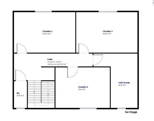 - SOUS COMPROMIS - 
Située dans un cadre paisible et verdoyant, cette charmante maison mitoyenne de 112m2 est idéale pour une famille en quête de tranquillité et de confort. Nichée dans un environnement naturel, elle offre une superbe vue dégagée sur la forêt.

La maison se compose, au rez-de-chaussée, d’un hall d’entrée, d’une chambre spacieuse, d’une cuisine ouverte sur un salon lumineux donnant accès à une terrasse couverte de plus de 26m2, d’une salle de douche avec toilette et d'un garage aménagé en buanderie de 16m2?
À l’étage, vous trouverez un espace de rangement avec placard, un toilette indépendant, trois chambres de 13 m2 ainsi qu’une grande salle de bain.

À l’extérieur, vous bénéficierez d’un terrain en jouissance d’environ 1500 m², parfait pour profiter de la nature. Deux emplacements de stationnement privatifs complètent ce bien.

Les plus : calme absolu, vue dégagée, fenêtres à galandage, fenêtres et volets en alu, fenêtres dans les chambres équipées de moustiquaires, climatisation réversible dans toutes les pièces...

Ce bien représente une belle opportunité pour une vie de famille sereine, dans un environnement calme, verdoyant et agréable à vivre.