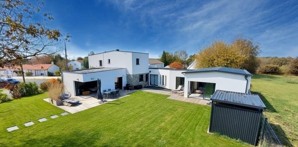Maison Mauves Sur Loire 8 pièce(s) 287 m2