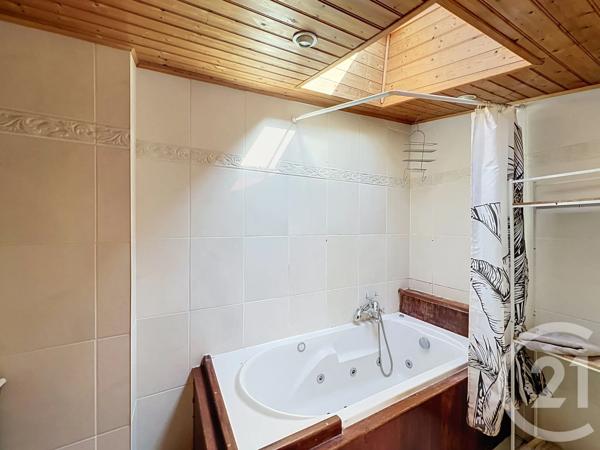 Immeuble à vendre  180 m 2   COURNON D AUVERGNE  - 63