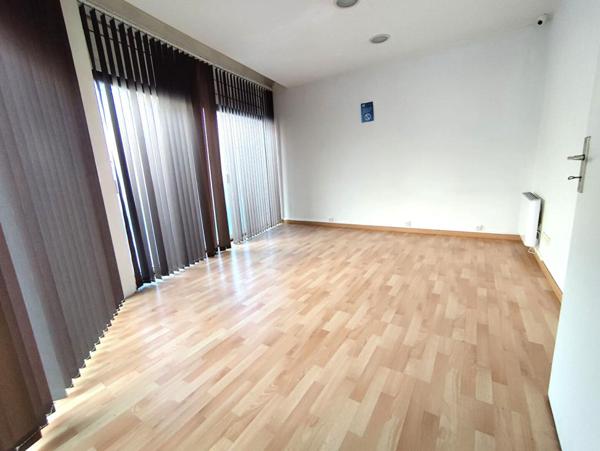 Immeuble avec local commercial et 2 appartements
