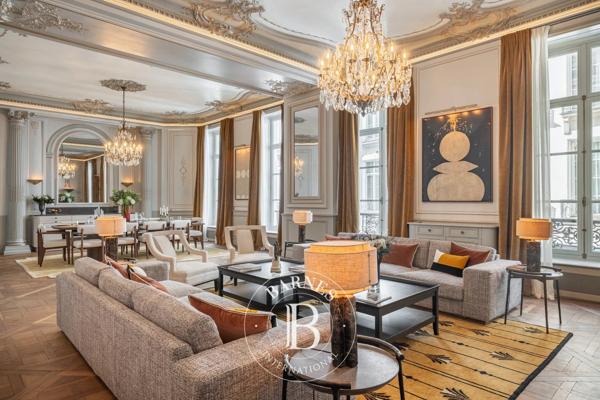 Paris 8ème, Appartement 2 Chambres -  208 m² à vendre