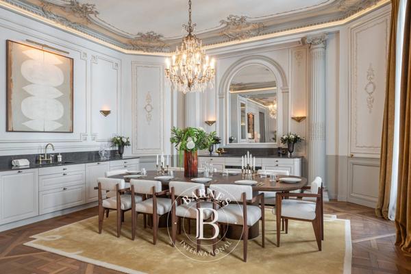 Paris 8ème, Appartement 2 Chambres -  208 m² à vendre