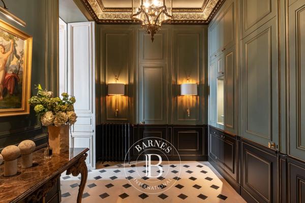 Paris 8ème, Appartement 2 Chambres -  208 m² à vendre