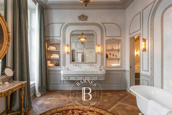 Paris 8ème, Appartement 2 Chambres -  208 m² à vendre