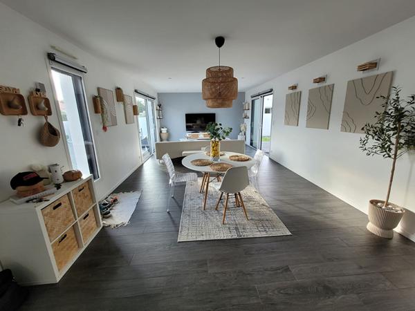 Maison lumineuse construite en 2016 sur 570 m² de terrain !