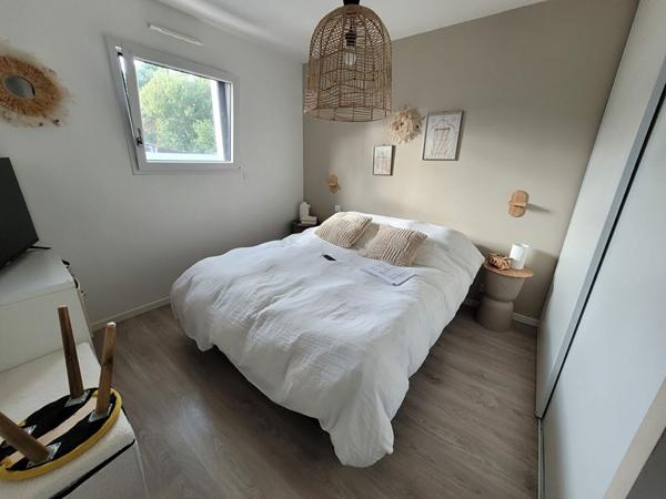 Maison lumineuse construite en 2016 sur 570 m² de terrain !