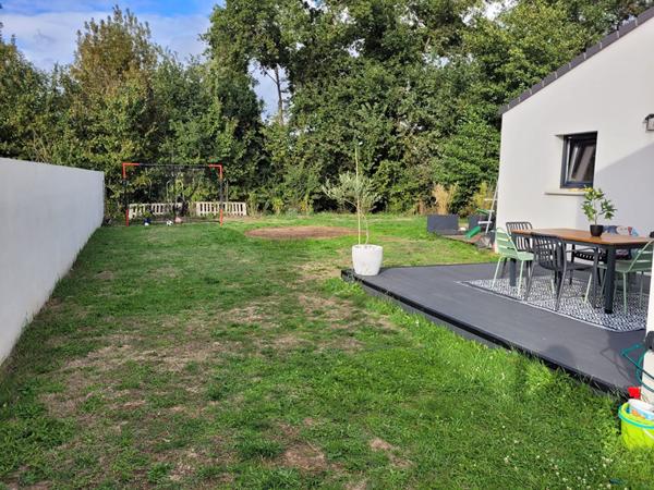 Maison lumineuse construite en 2016 sur 570 m² de terrain !