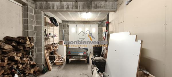 Petit immeuble individuel avec travaux à finir, fort potentiel