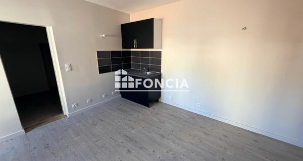 Location Studio 27.9 m² - Saint-étienne 42000